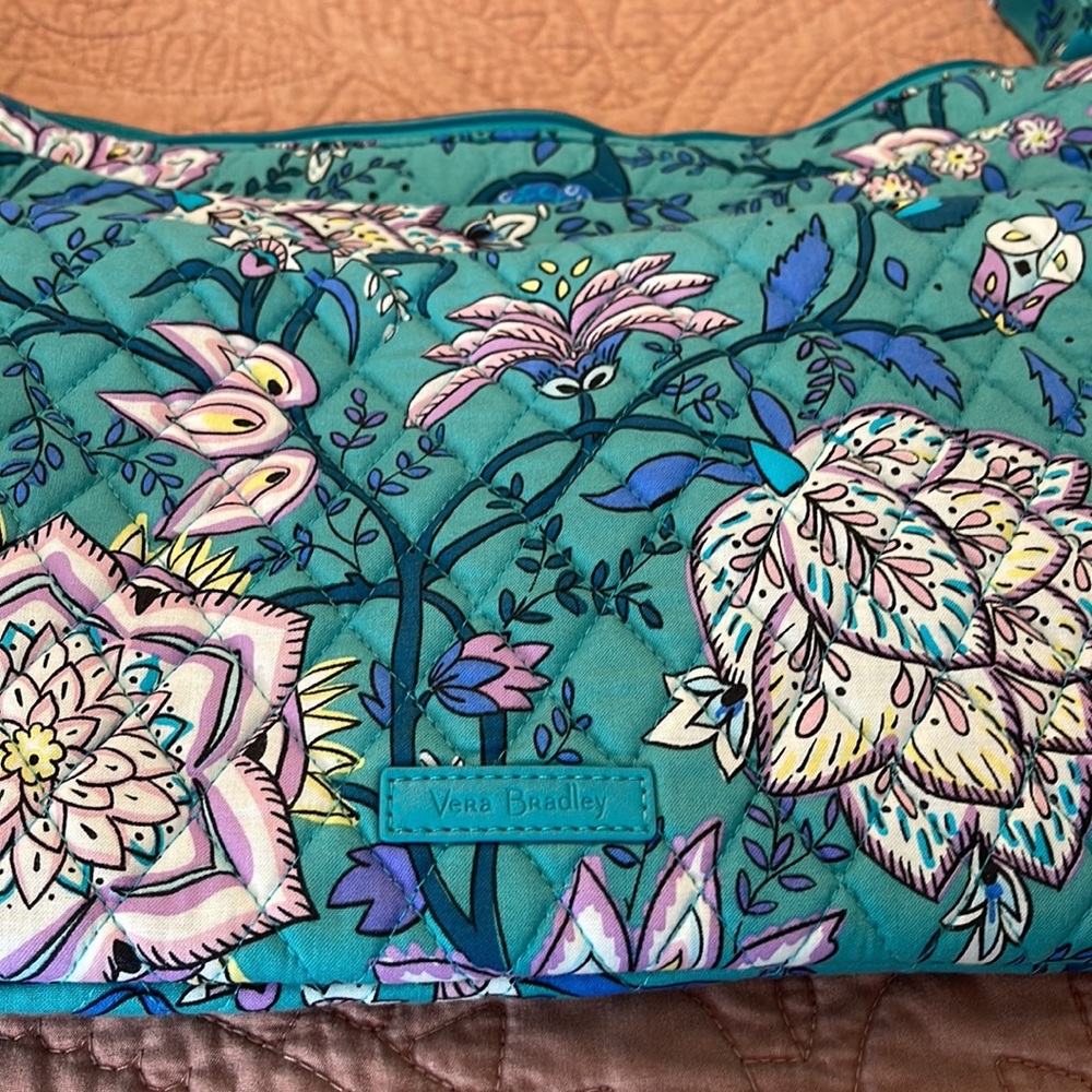Vera Bradley large crossbody - Picture 2 of 9
